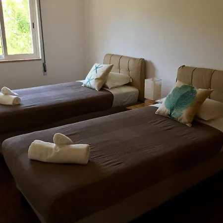 2 Quartos, 350m Olhos D'água, F *