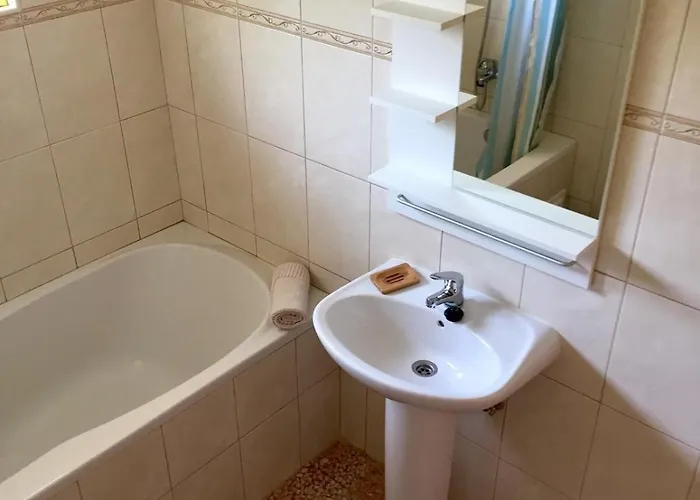 Apartment 2 Quartos, 350m Olhos D'agua, F