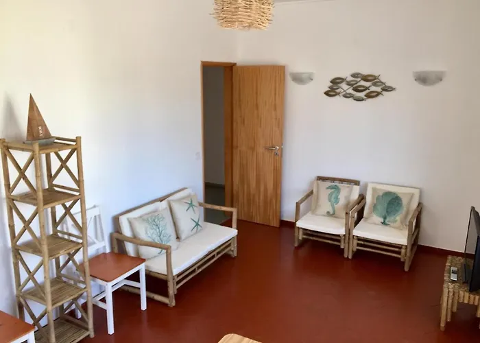 2 Quartos, 350m Olhos D'agua, F *